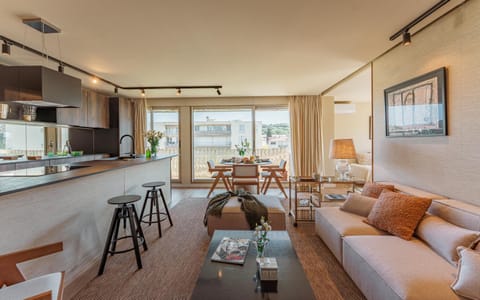 Kitchen or kitchenette, Living room, Photo of the whole room, Seating area, Dining area