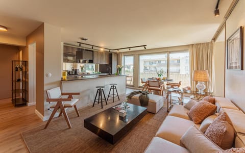 Balcony/Terrace, Kitchen or kitchenette, Living room, Photo of the whole room, Seating area, Dining area