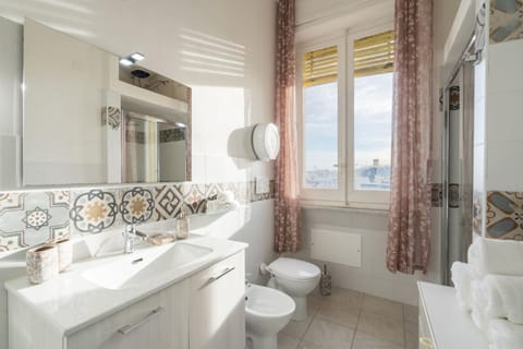 Shower, Toilet, bidet, towels