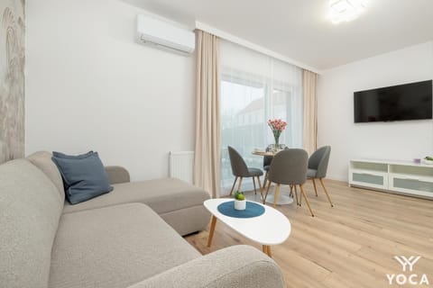 TV and multimedia, Living room, Seating area, Dining area, air conditioner
