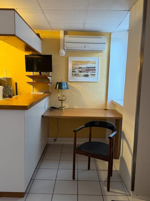 Kitchen or kitchenette, Business facilities