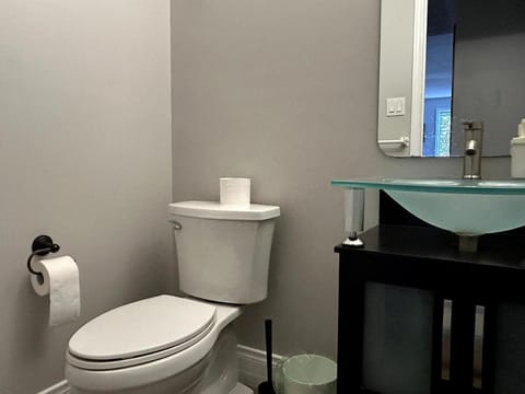 Spacious 4BR Near Kanata Tech Park House in Ottawa