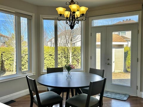 Spacious 4BR Near Kanata Tech Park House in Ottawa