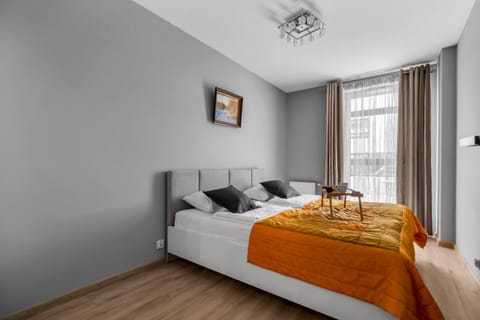 Bed, Living room, Photo of the whole room, Seating area
