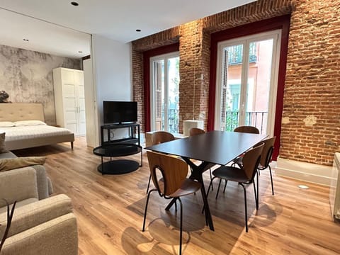TV and multimedia, Living room, Dining area