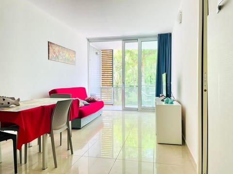 Living room, Seating area, Dining area, air conditioner