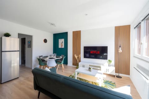 TV and multimedia, Living room, Dining area