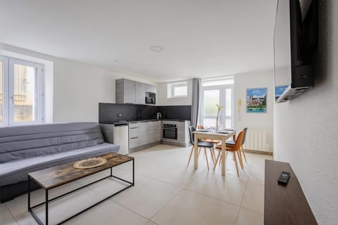 Le Royal Dole - Parking Gratuit - Appartement Moderne & Cosy Apartment in Dole