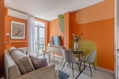 TV and multimedia, Living room, Seating area, Dining area