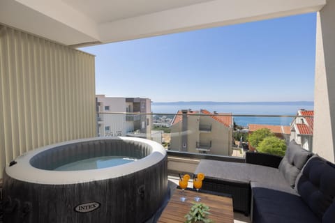 Natural landscape, Hot Tub, View (from property/room), Balcony/Terrace, Sea view