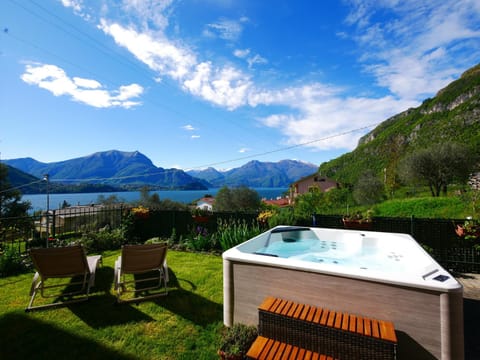 Garden, Hot Tub