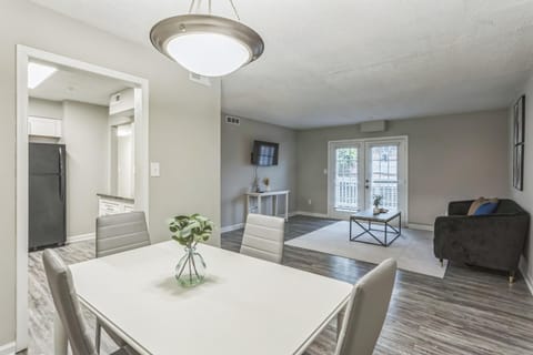 Crest at East Cobb 1812E Comfort spacious 2Bd 2Bt Apartment in Marietta