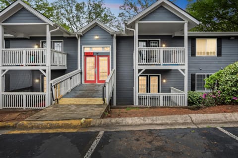 Crest at East Cobb 1812E Comfort spacious 2Bd 2Bt Apartment in Marietta