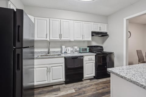 Crest at East Cobb 1830G I Spacious 2Bd 2Bt Apartment in Marietta