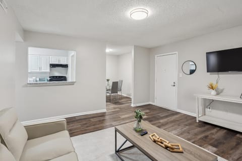 Crest at East Cobb 1830G I Spacious 2Bd 2Bt Apartment in Marietta