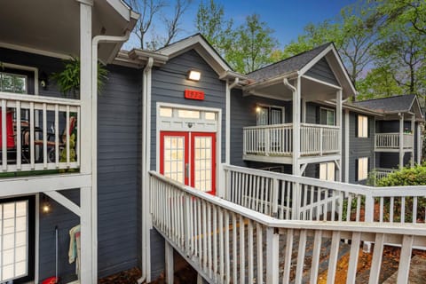 Crest at East Cobb 1832B Spacious 1Bd 1Bt Apartment in Marietta