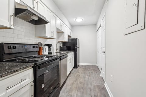 Crest at East Cobb 1832B Spacious 1Bd 1Bt Apartment in Marietta