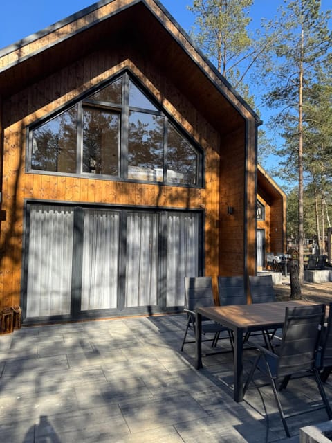 Property building, Day