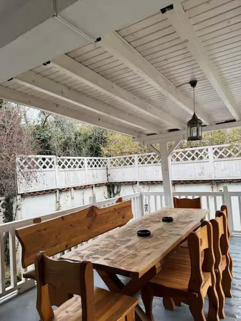 House with Fireplace & Jacuzzi Villa in Skopje