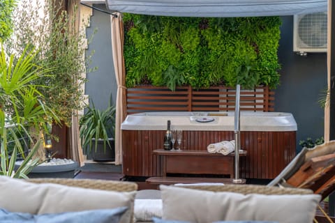 Patio, Day, Garden, Hot Tub, Seating area, Garden view, sunbed