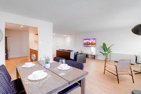 Seating area, Dining area