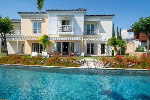 Property building, Patio, Day, Garden view, Pool view, sunbed