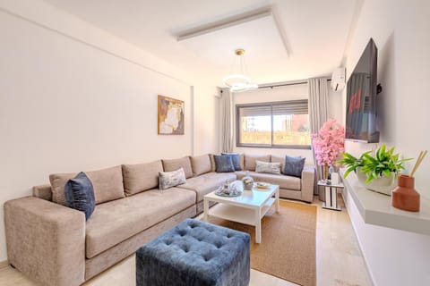 Communal lounge/ TV room, TV and multimedia, Living room, Seating area, Evening entertainment