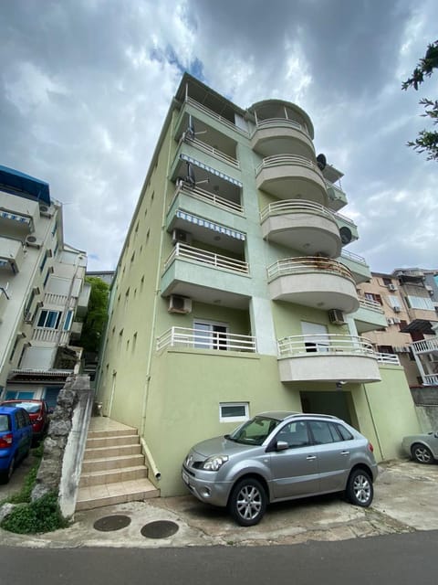 Quiet Studio Bečići Garage available 5 e per day Apartment in Budva Municipality