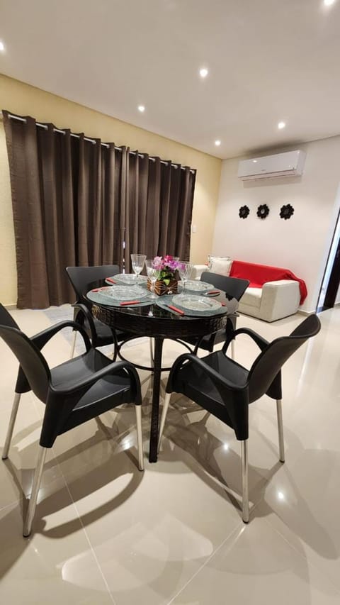 Living room, Dining area