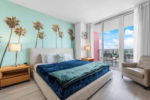 Coastal Luxe Residences - Premium Suites with Pool and Water Views Apartment hotel in Hallandale Beach