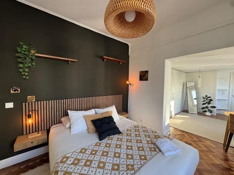 Bed, Photo of the whole room, Seating area, Bedroom