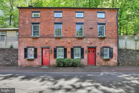 Property building, Street view