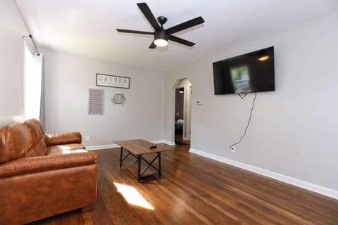 New Charloe Court 3 Bed Family House House in Cincinnati