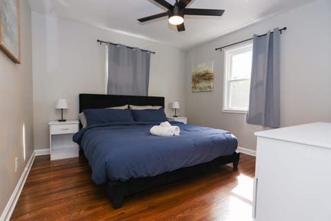 New Charloe Court 3 Bed Family House House in Cincinnati