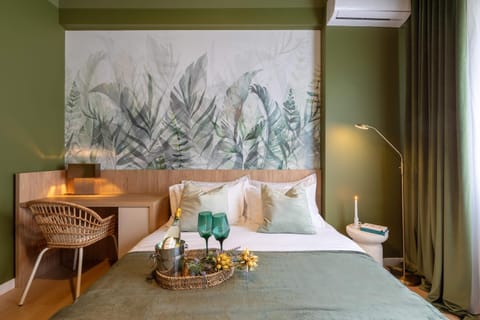Bed, Living room, Photo of the whole room, Bedroom