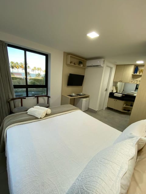 Bed, minibar
