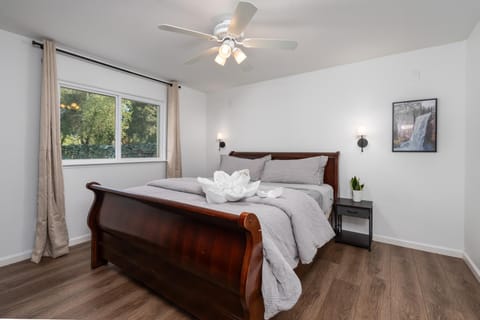 Yosemite Sunrise Retreats House in Bootjack