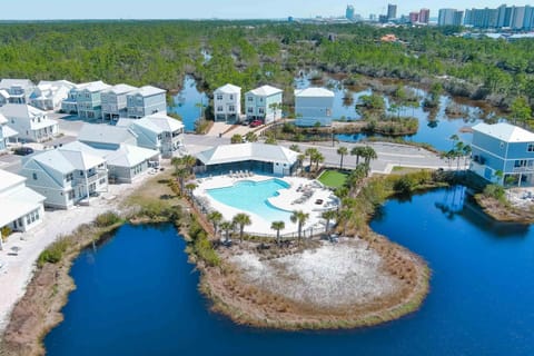Property building, Day, Natural landscape, Pool view, Swimming pool