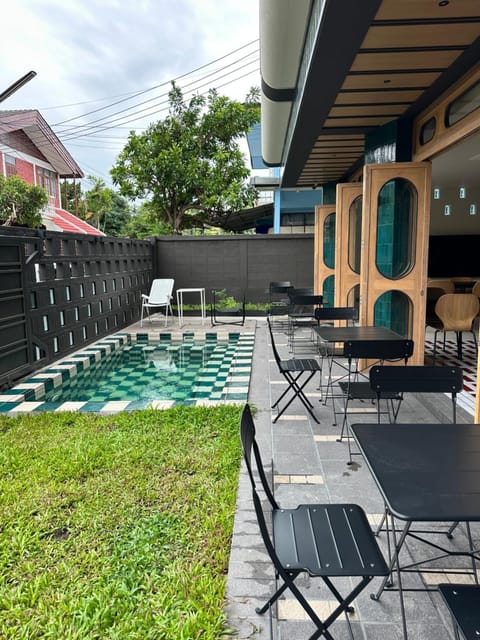 Restaurant/places to eat, Swimming pool