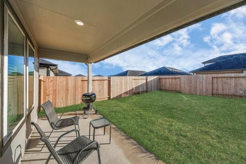 Marice Escape at Fulshear with Community pool House in Harris County