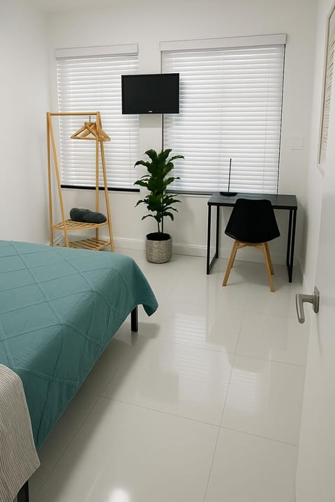 Santamaria Fort Lauderdale Airport Bed and Breakfast in Dania Beach