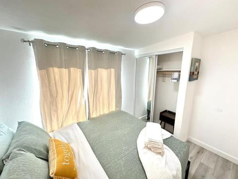 Large 6B3B House in the Center of Sunnyvale House in Santa Clara