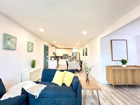 Large 6B3B House in the Center of Sunnyvale House in Santa Clara