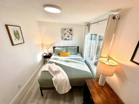 Large 6B3B House in the Center of Sunnyvale House in Santa Clara