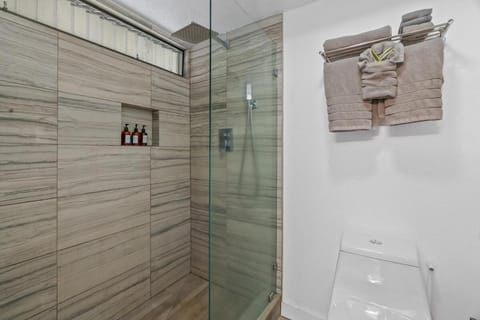 Charming Princeville Studio, AC, Pool, Hot Tub Apartment in Princeville