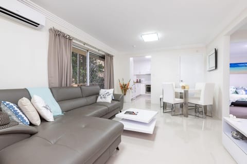TV and multimedia, Living room, Dining area