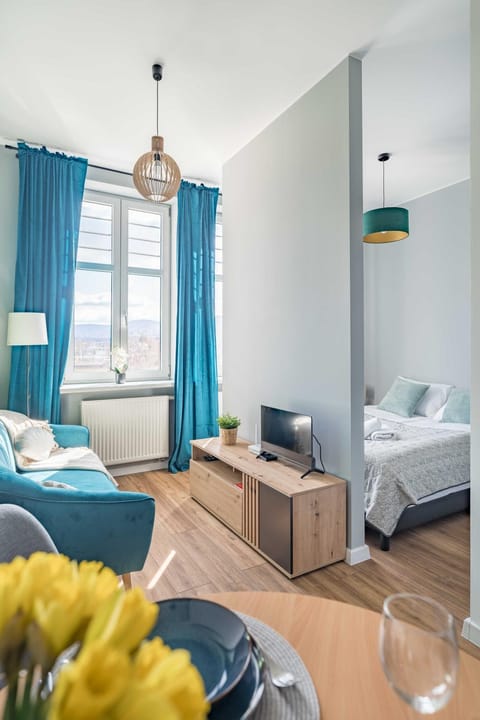 Bed, Living room, Photo of the whole room, Seating area, Bedroom