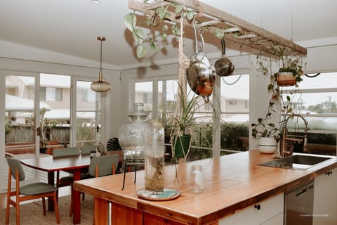 Dining area, kitchen