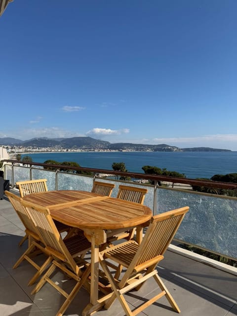 NICE, Exceptional Sea View, Top Floor, Parking Apartment in Nice