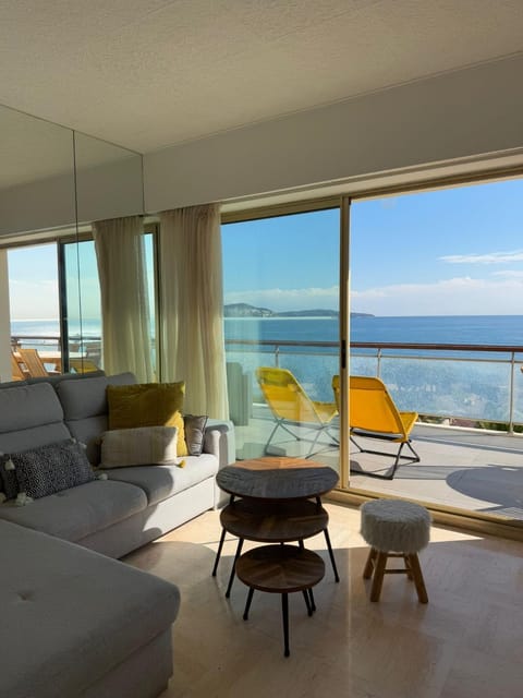 NICE, Exceptional Sea View, Top Floor, Parking Apartment in Nice
